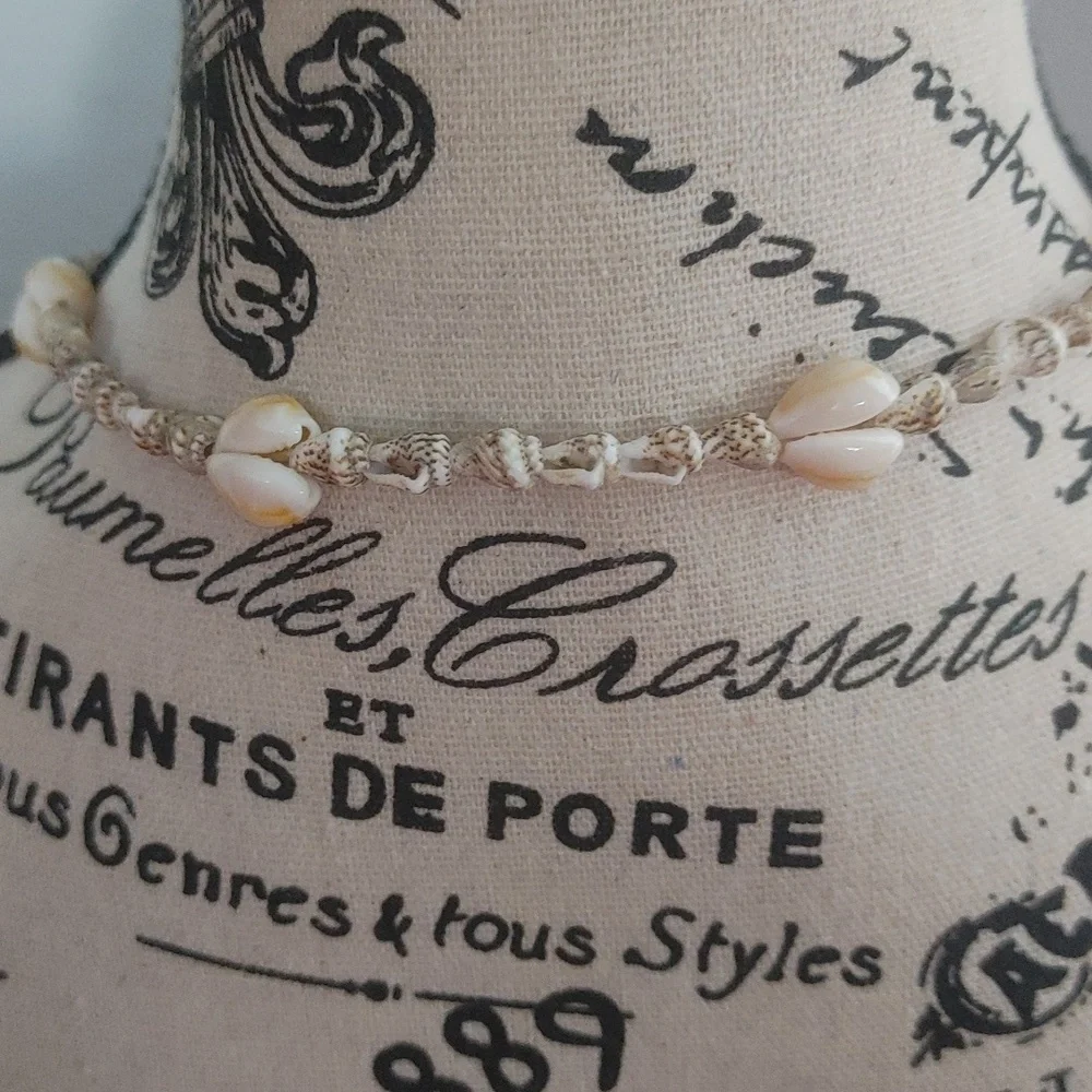 Shell Necklace - Picture 3 of 3